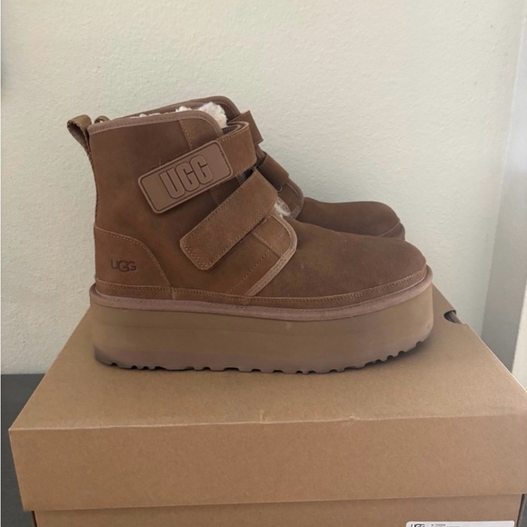 SOLD! Neumel Uggs! Amazing condition, worn only once! Size 10! Summer pricing!💕 - Picture 7 of 10